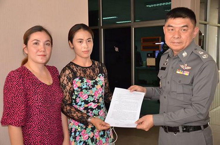 พนักงาน อบต.จ,สุรินทร์บุกโคราชยื่นหนังสือขอความเป็นธรรมกับ ผบช.ภ.3